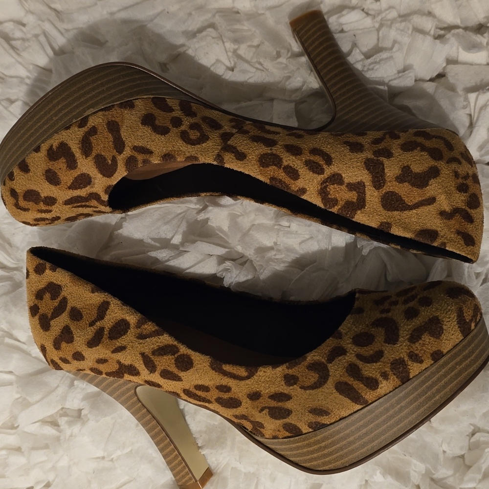G by Guess Women's Size 7 Tan Leopard Print Platform Heels - Picture 8 of 8